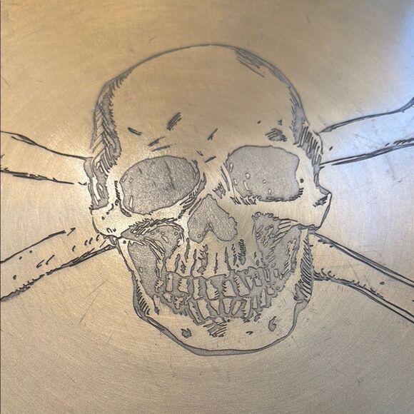 Gold Skull and Crossbones Decorative Plater Threshold HALLOWEEN - Picture 2 of 5